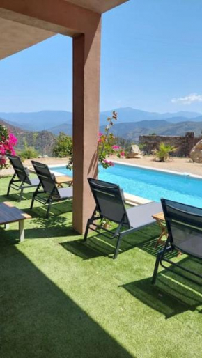 Bas de villa avec piscine